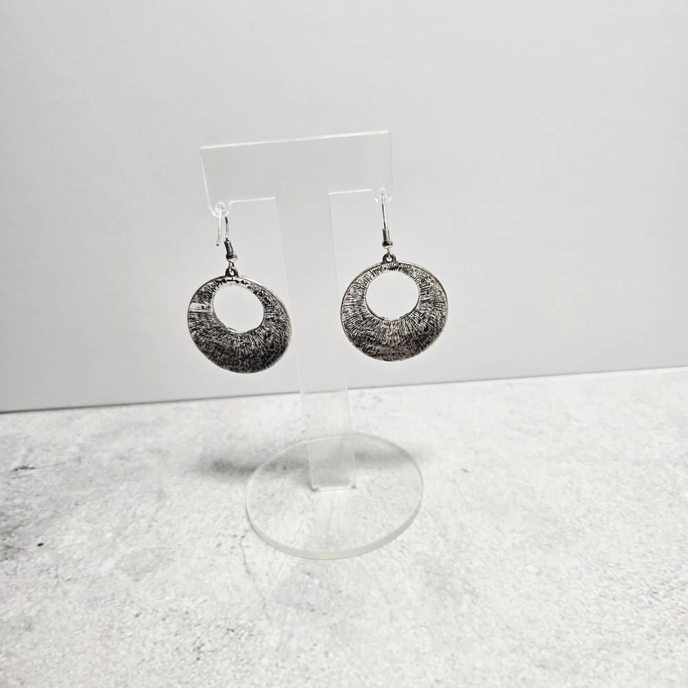 VINTAGE Black and Silver Dangle Earrings - Picture 3 of 3